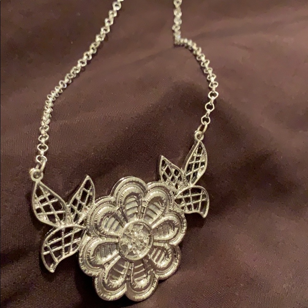 Wet seal necklace